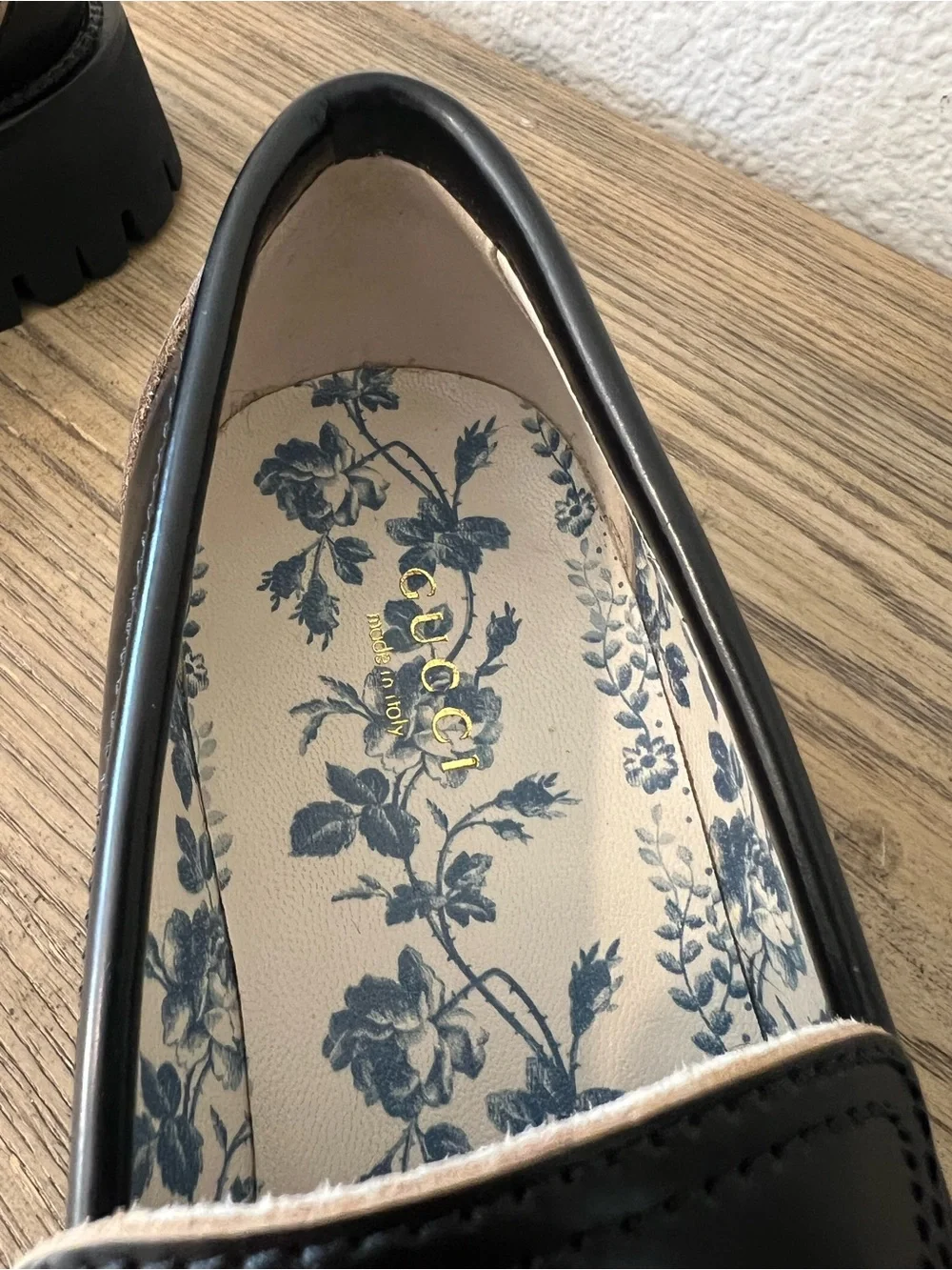 Gucci Cordovan Lux Lug Sole Black Gold Horsebit Bee Embroidered leather loafers